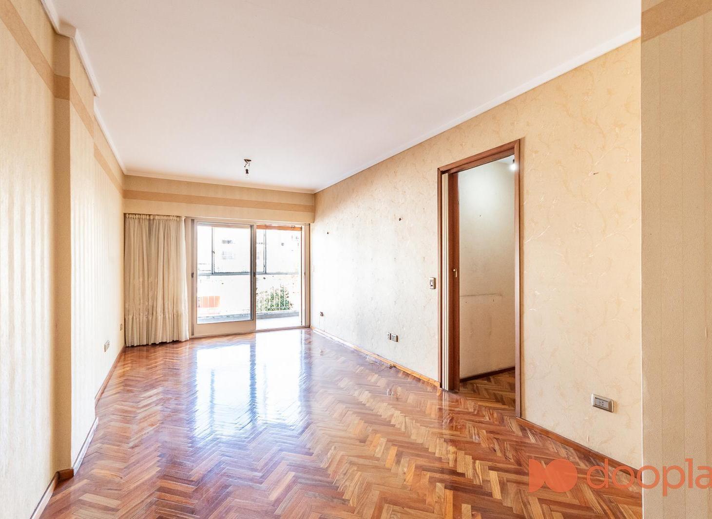 Foto de VENTA DEPARTAMENTO 3 AMBIENTES CON DEPENDENCIA FLORES BALCON BAULERA, imagen 2