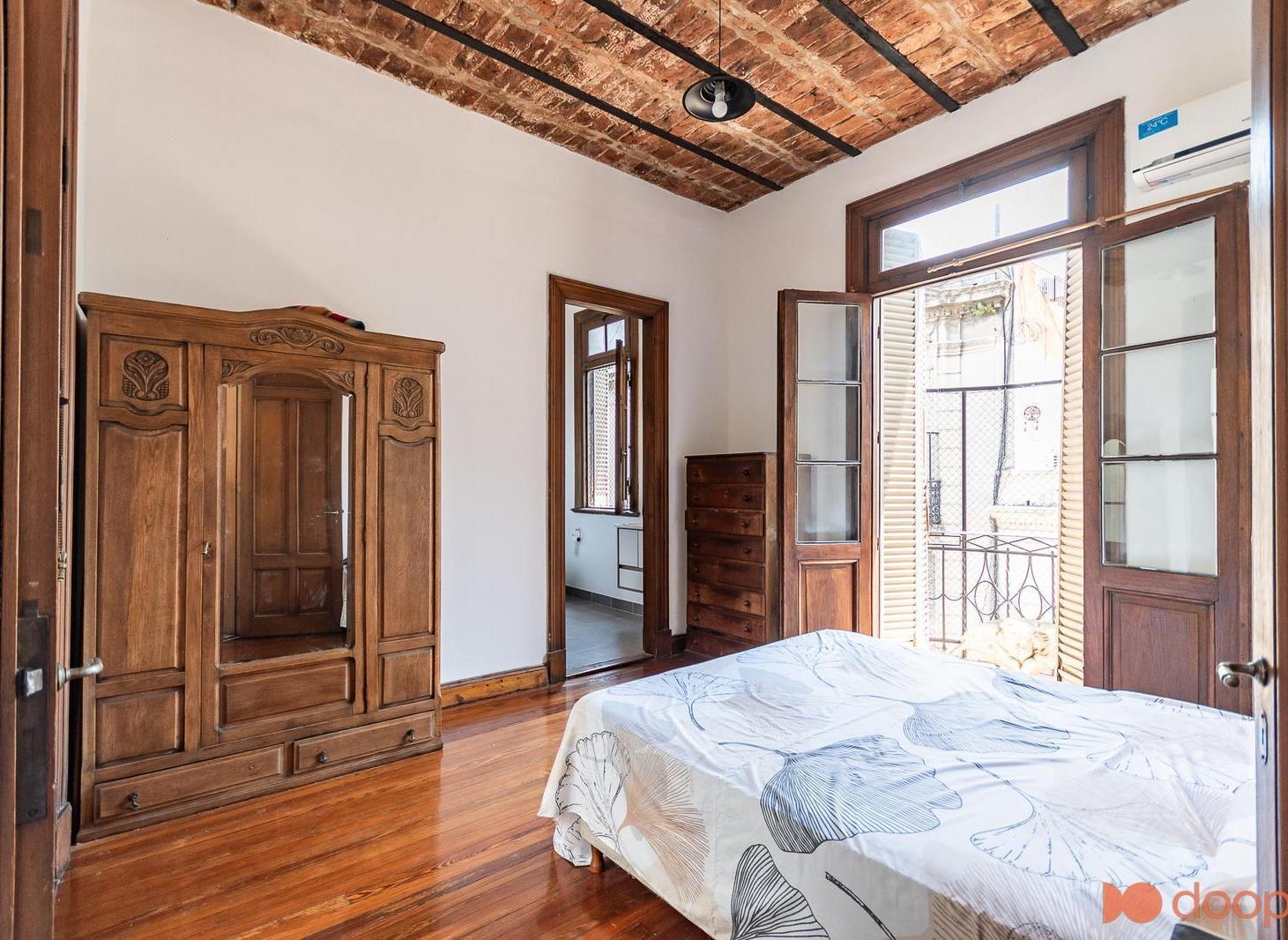 Foto de Venta PH 3 ambientes y medio San Telmo sobre la emblemática esquina, imagen 2