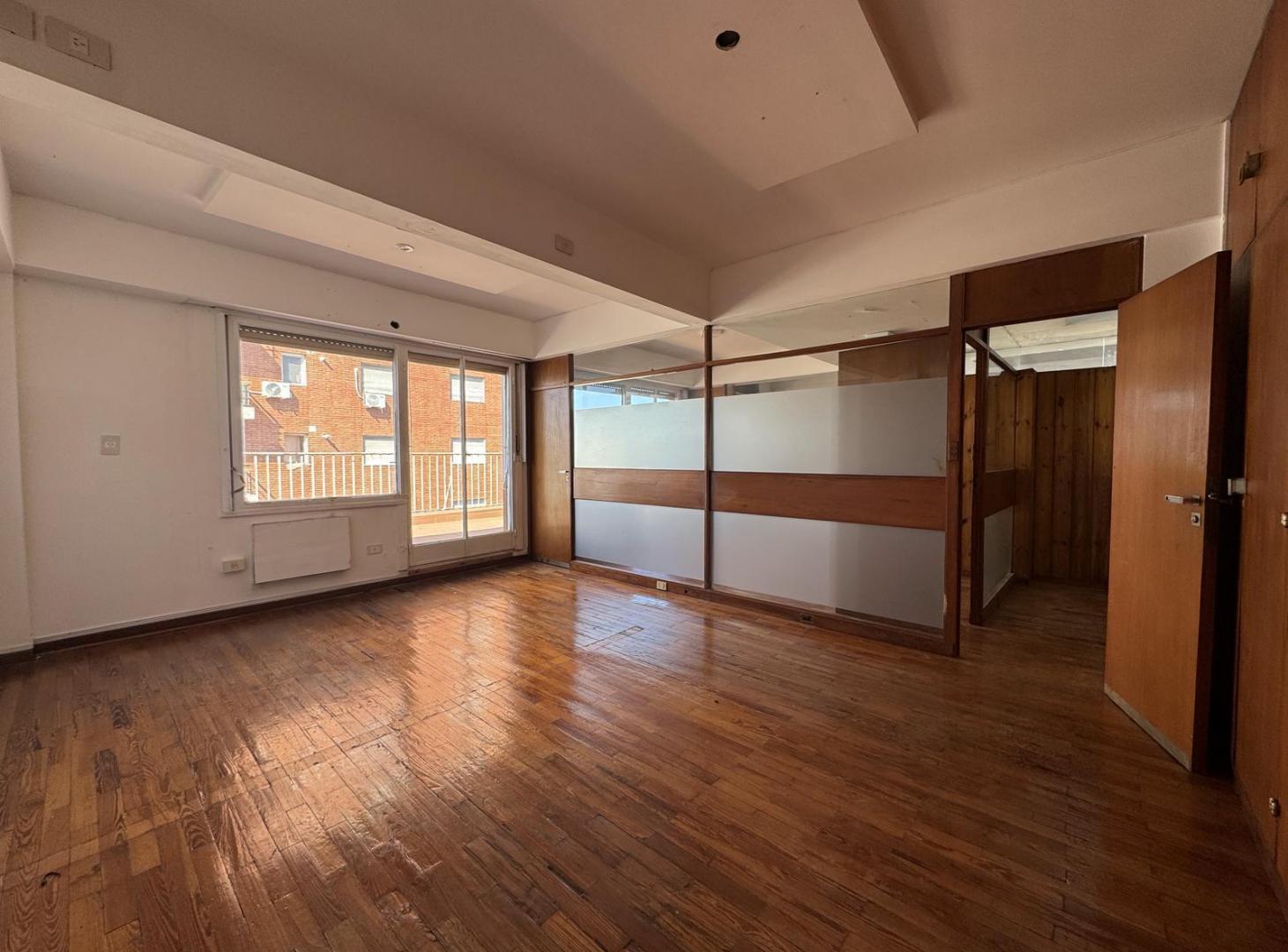 Foto de VENTA OFICINA MONSERRAT BALCON TERRAZA, imagen 2