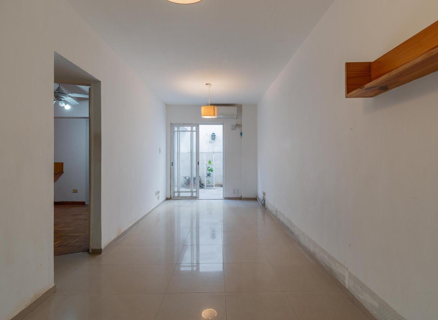 Foto de VENTA DEPARTAMENTO 2 AMBIENTES CABALLITO ESCRITORIO PATIO, imagen 5