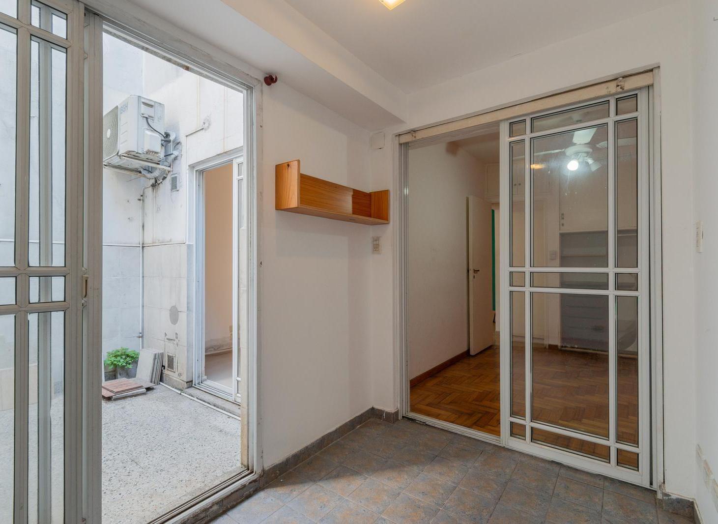 Foto de VENTA DEPARTAMENTO 2 AMBIENTES CABALLITO ESCRITORIO PATIO, imagen 4
