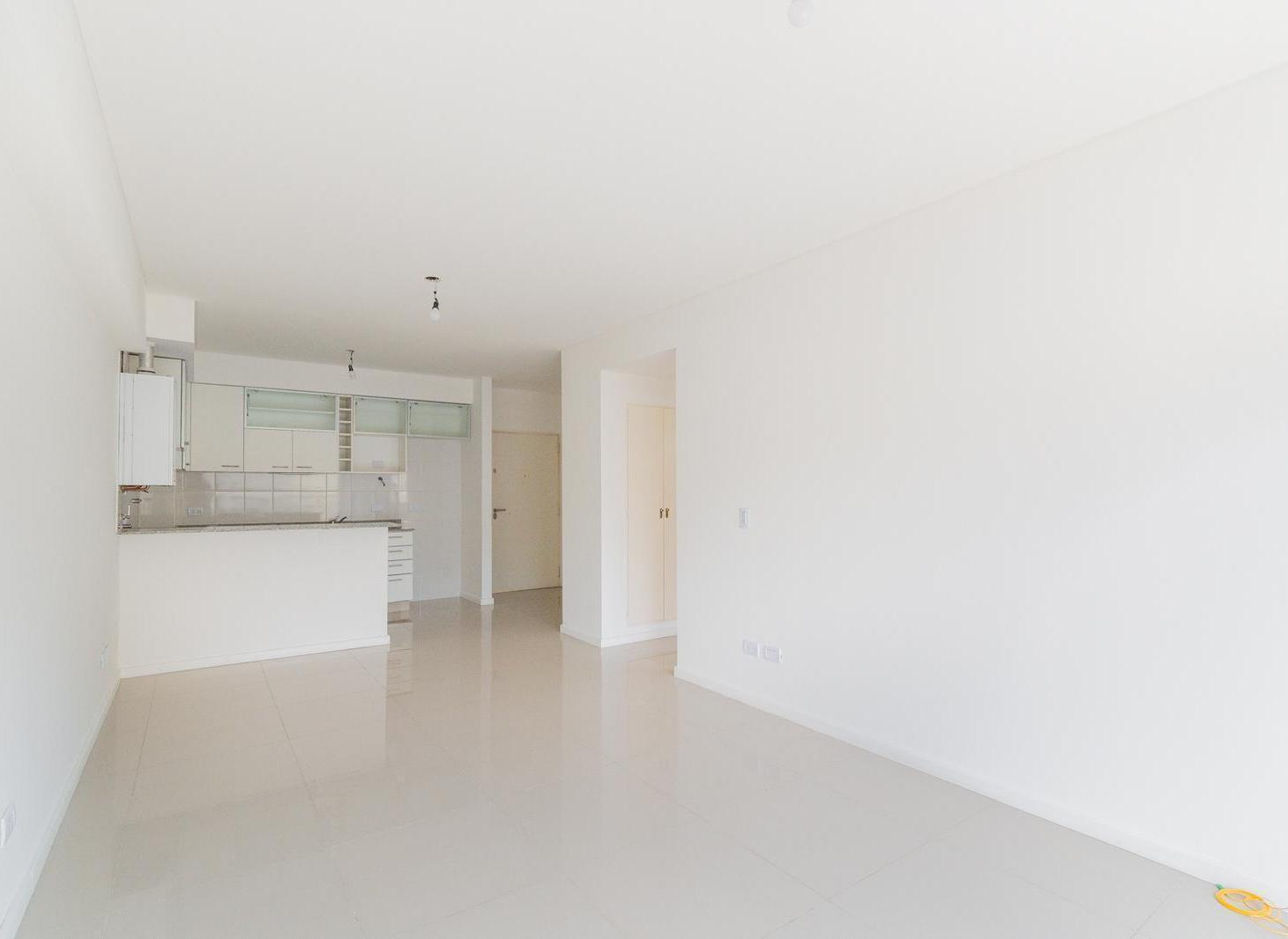 Foto de VENTA DEPARTAMENTO 2 AMBIENTES CABALLITO CON BALCÓN, COCHERA Y BAULERA, imagen 1