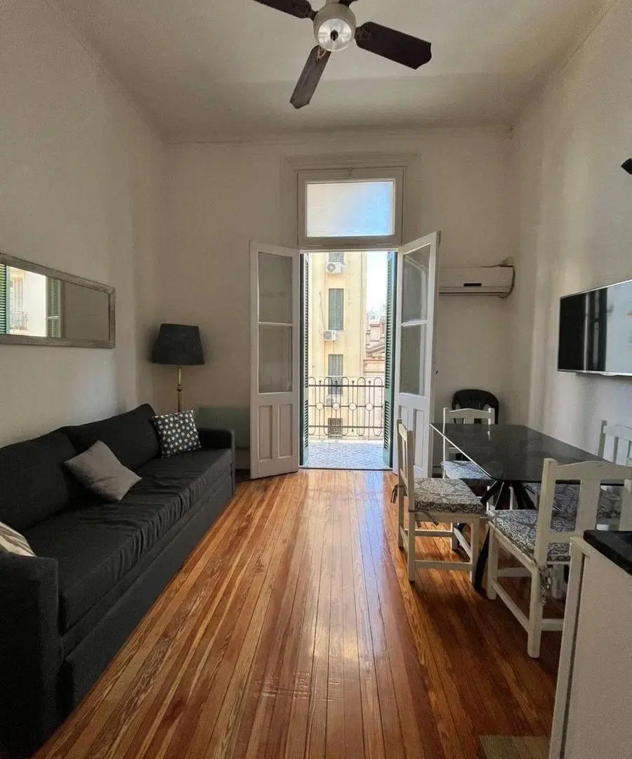 Se alquila precioso y remodelado 2 ambientes amueblado en Junín al 200. Balvanera. 2
