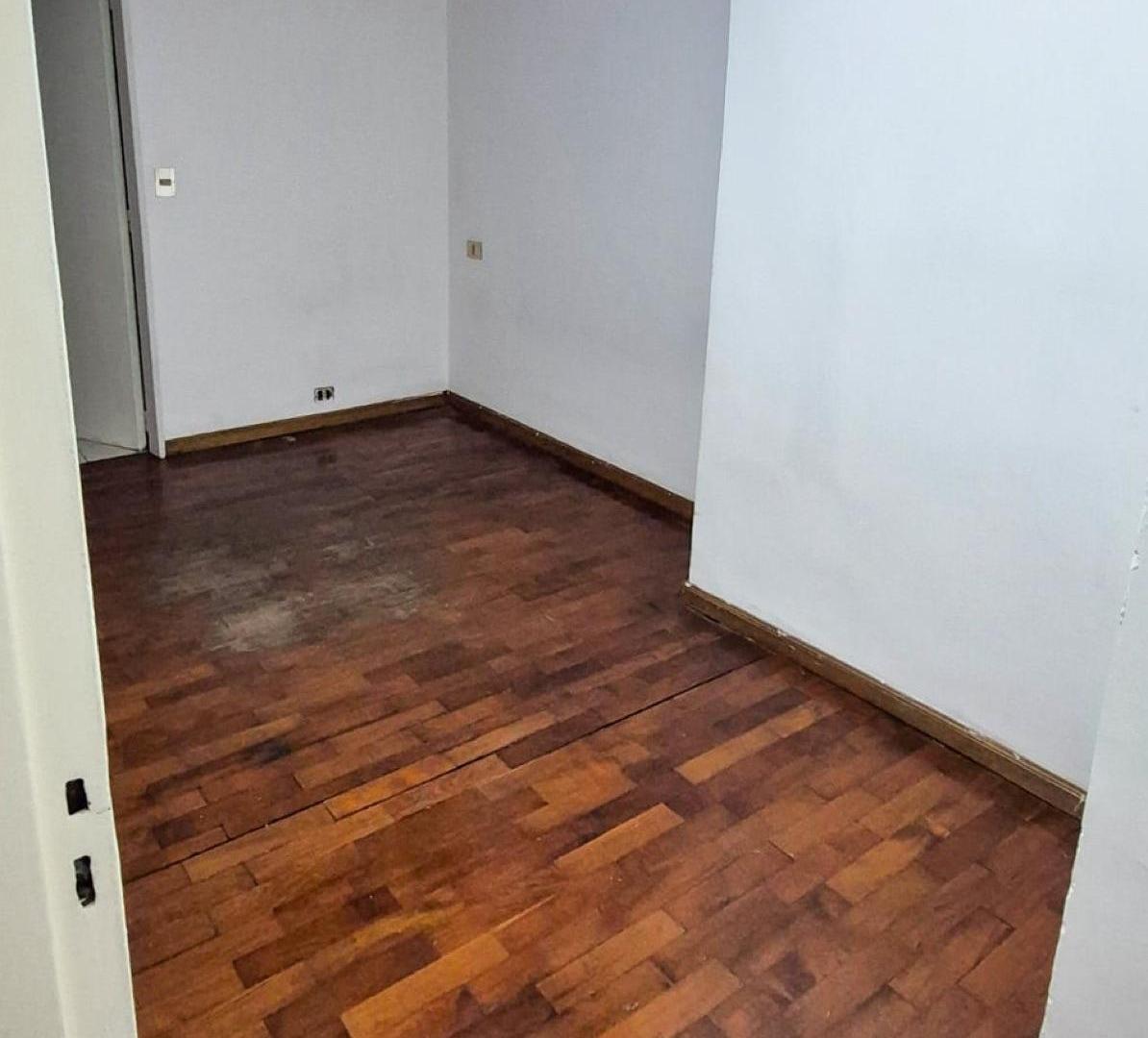Foto de Se alquila impecable 3 ambientes con patio Junín casi Av. Rivadavia, imagen 1