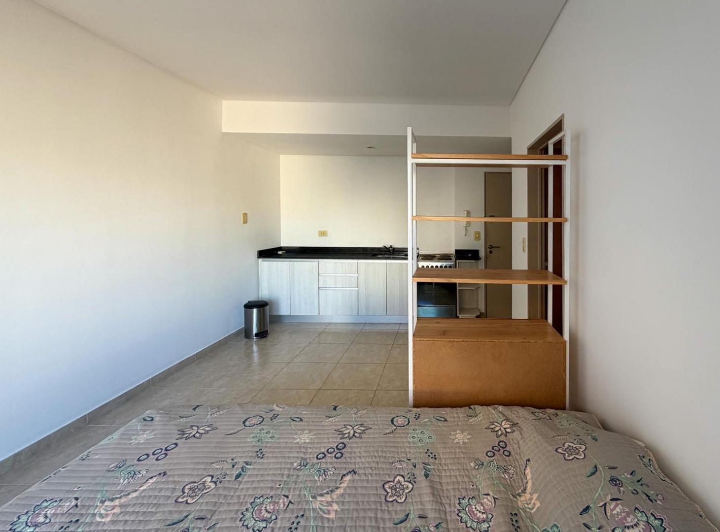 Foto de Impecable Monoambiente con pileta y laundry. Serrano al 500. Villa, imagen 3