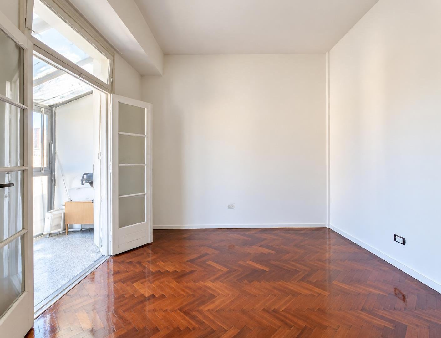 Foto de Monoambiente restaurado a nuevo con balcón en Larrea casi Sarmiento, imagen 1