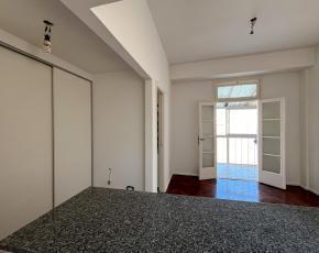 Foto de Monoambiente restaurado a nuevo con balcón en Larrea casi Sarmiento, imagen 2