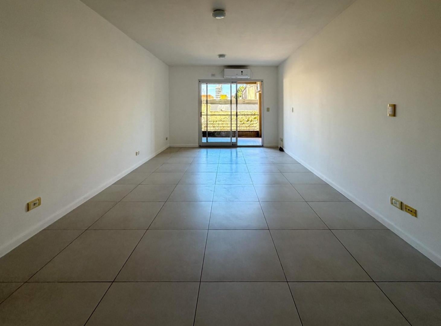 Foto de Impecable monoambiente con balcon aterrazado con parrilla. 40m2. Carlos, imagen 1