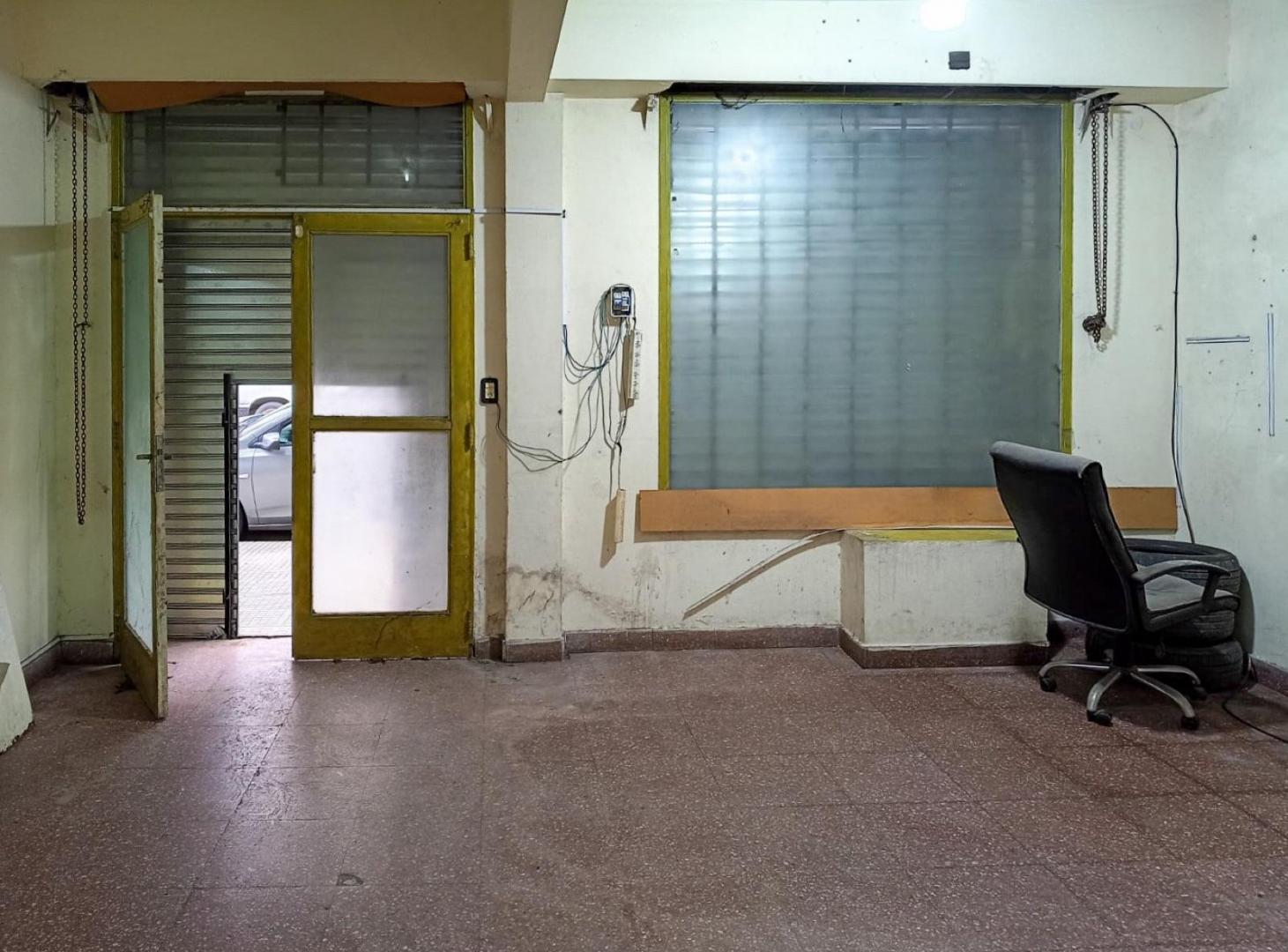 Foto de SE ALQUILA DEPOSITO MAS SOTANO EN CONSTITUCION AL 2800. 60M2, imagen 2