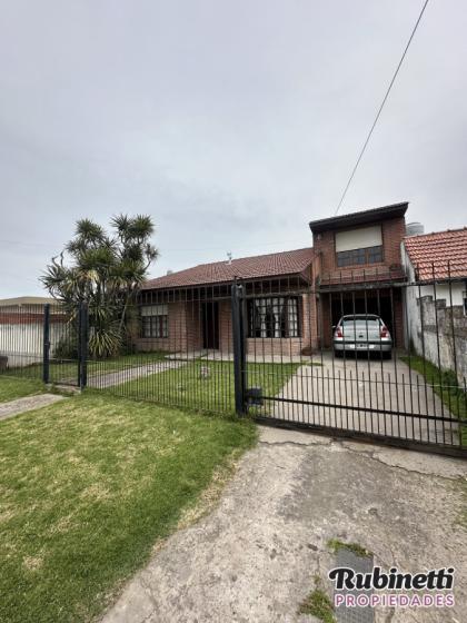 Chalet 4 Ambientes con Amplio Parque 3