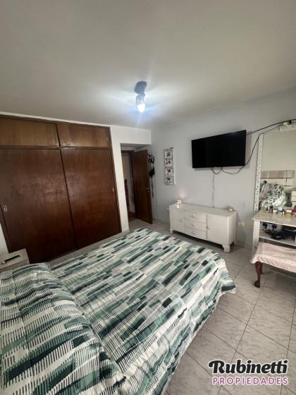 Chalet 4 Ambientes con Amplio Parque 1