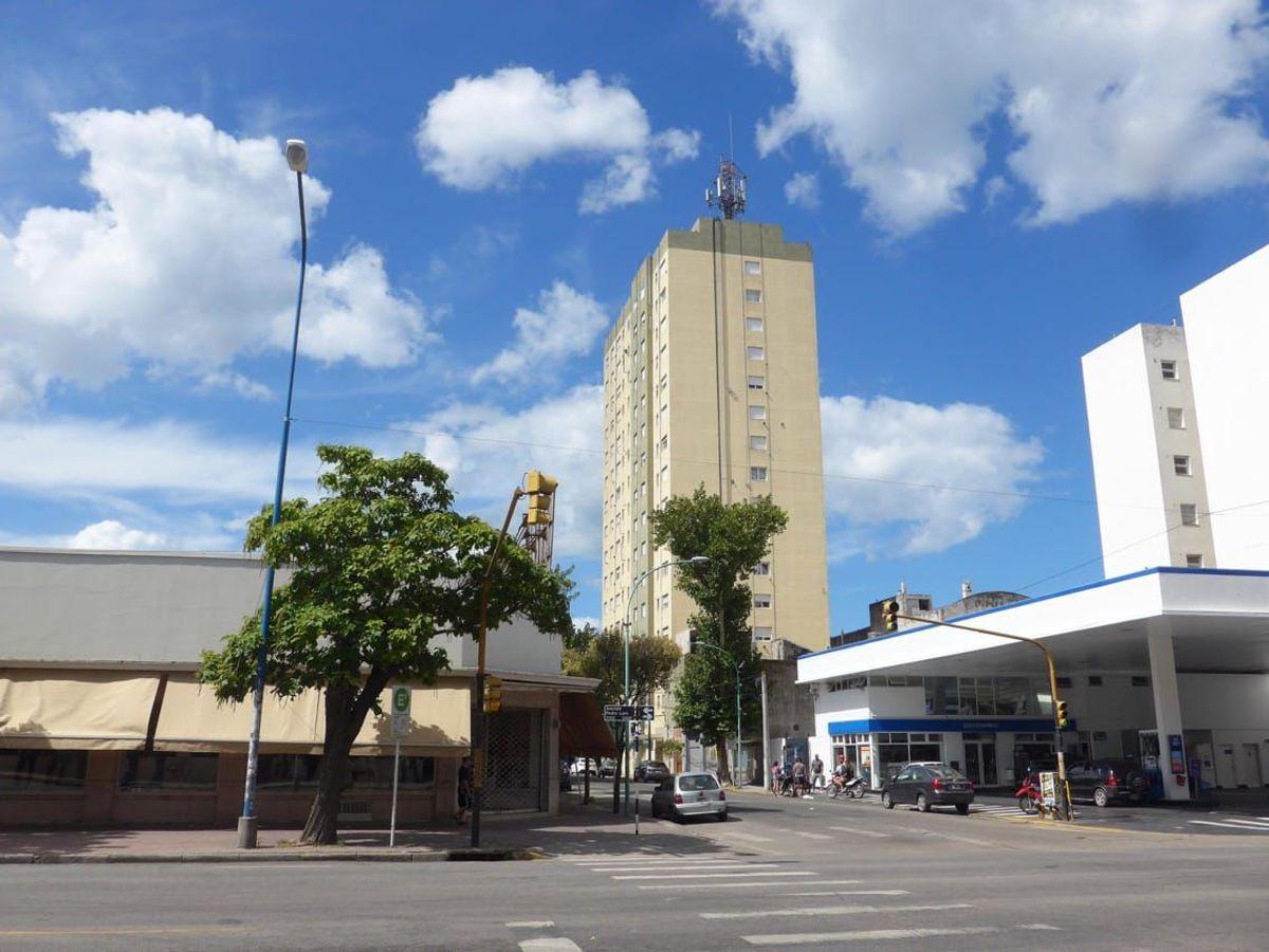 EN VENTA DEPARTAMENTO 4 AMBIENTES A LA CALLE