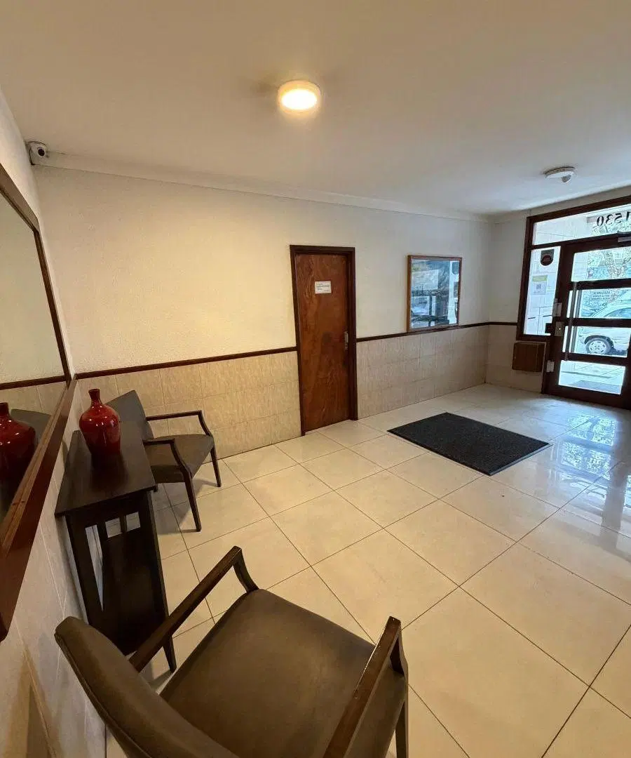 EN VENTA DEPARTAMENTO 4 AMBIENTES A LA CALLE 8