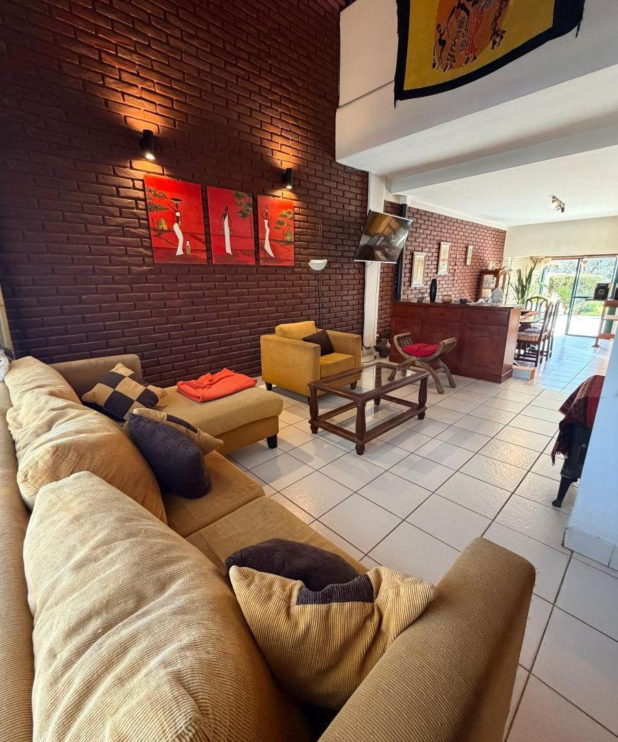 CHALET 4 AMBIENTES CON PARQUE Y QUINCHO EN BARRIO ZACAGNINI