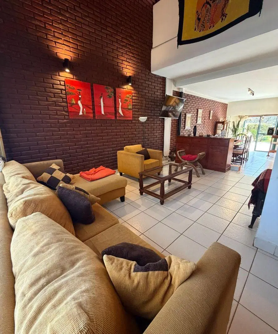 CHALET 4 AMBIENTES CON PARQUE Y QUINCHO EN BARRIO ZACAGNINI 1