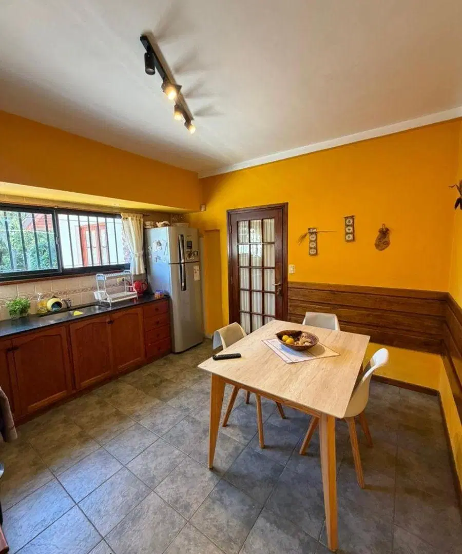 CHALET 4 AMBIENTES CON PARQUE Y QUINCHO EN BARRIO ZACAGNINI 8