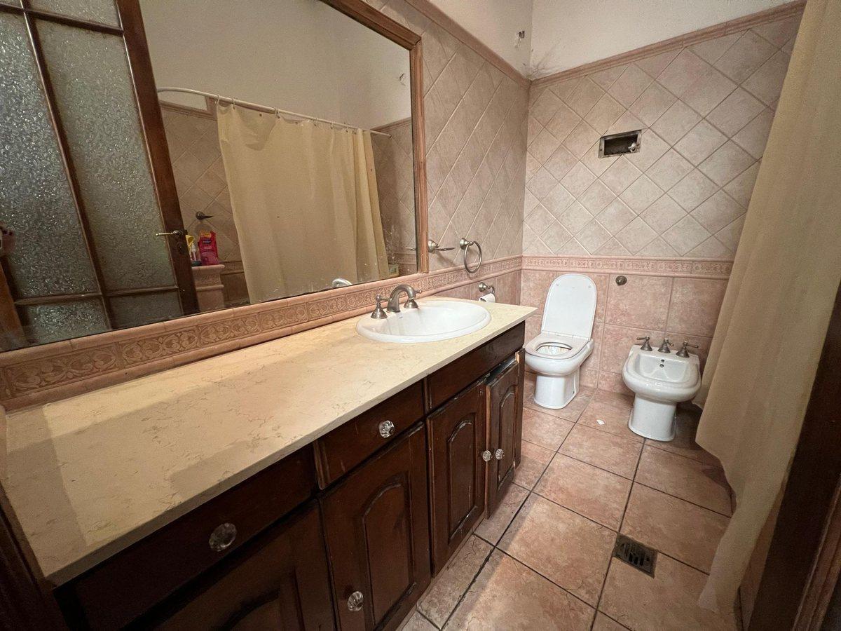 Casa 5 Amb en Venta con Patio/parrilla/cochera 2