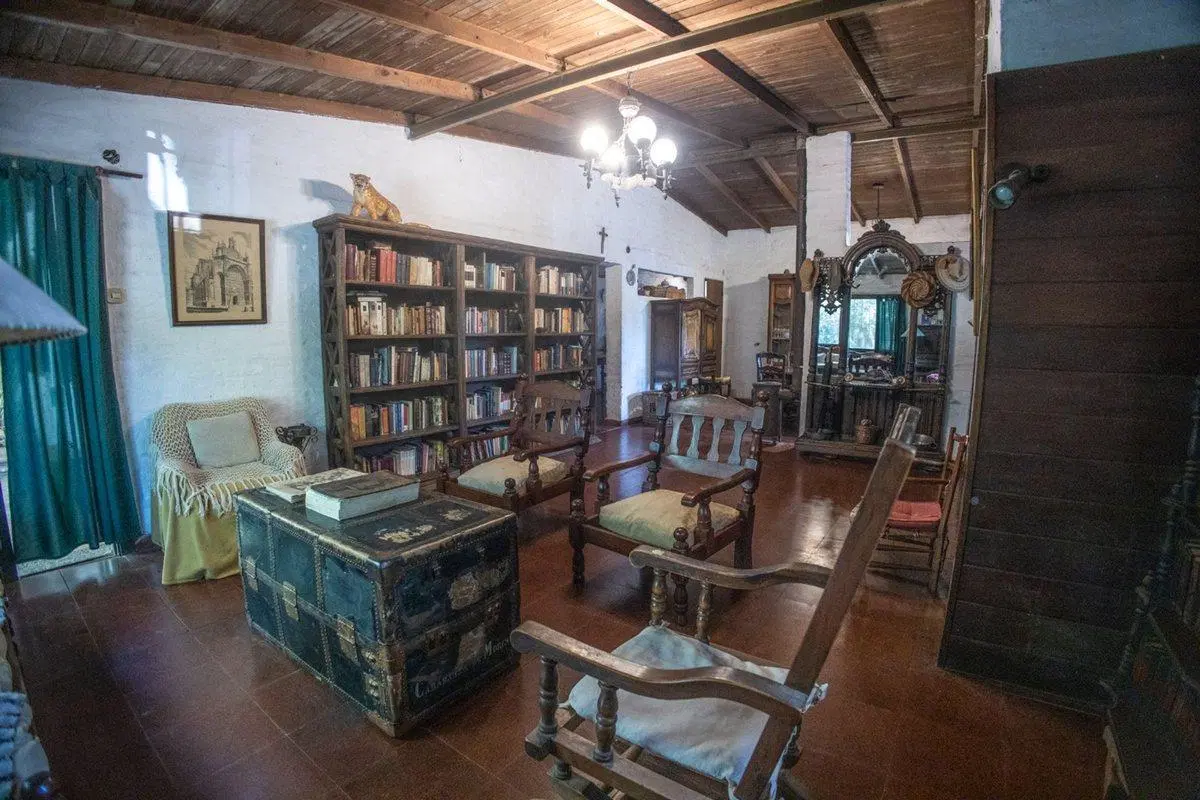 VENTA CASA 6 AMB. CON PARQUE + ESCRITORIO+LAVADERO 4
