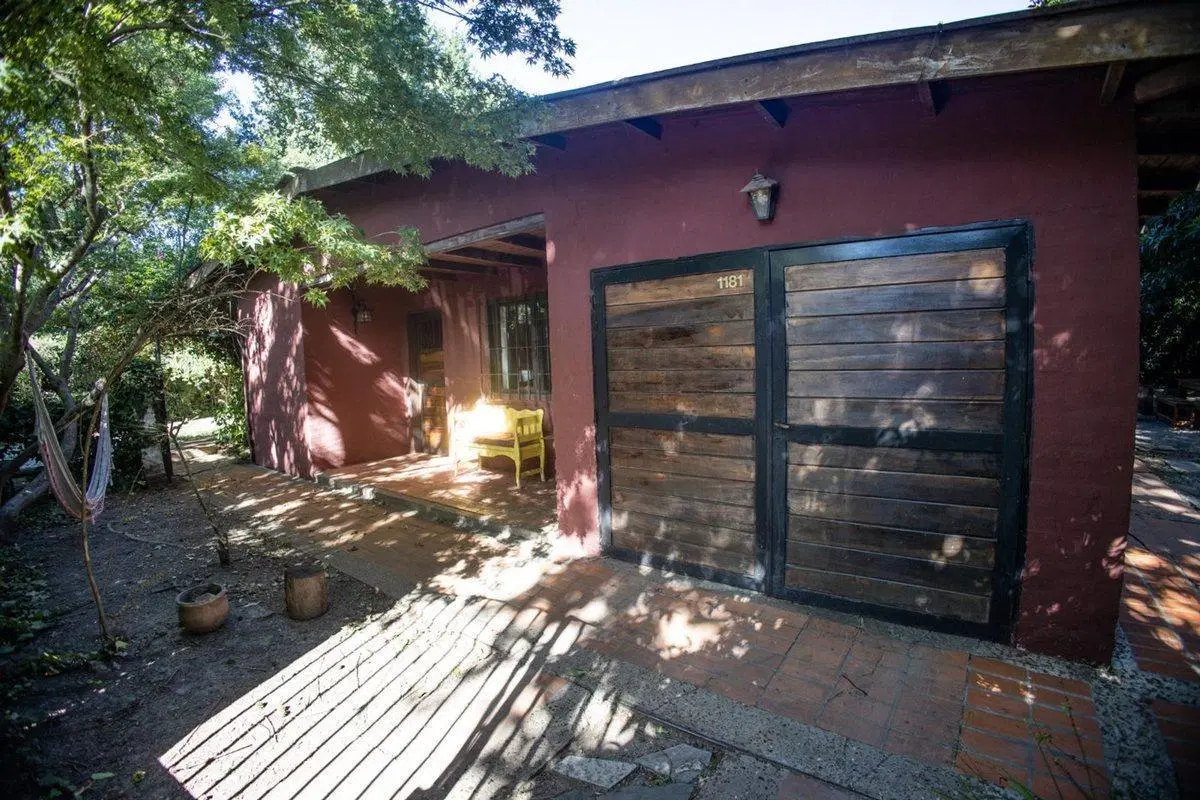 VENTA CASA 6 AMB. CON PARQUE + ESCRITORIO+LAVADERO 2