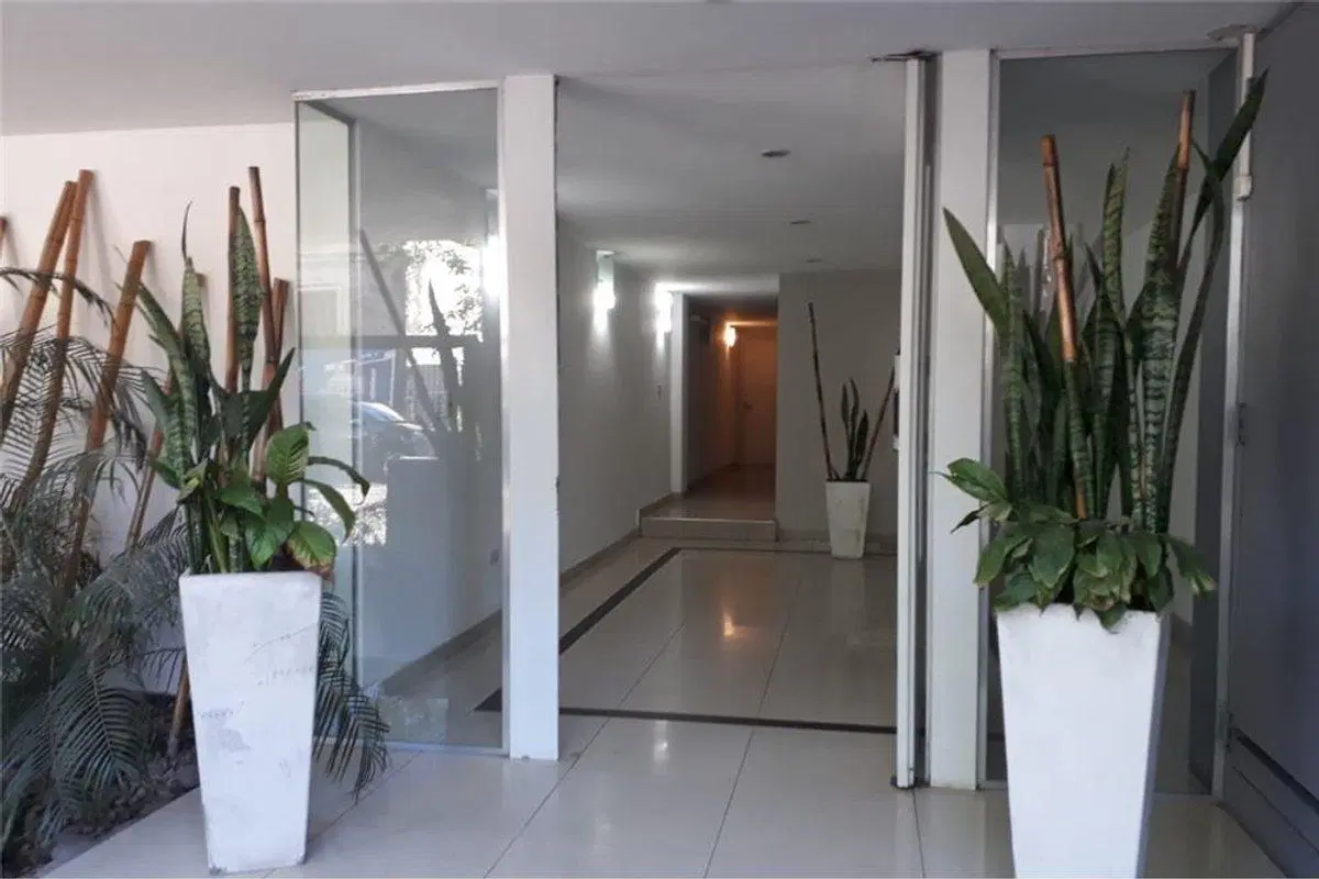 VENTA  MONOAMBIENTE  CON COCHERA EN MORON 3