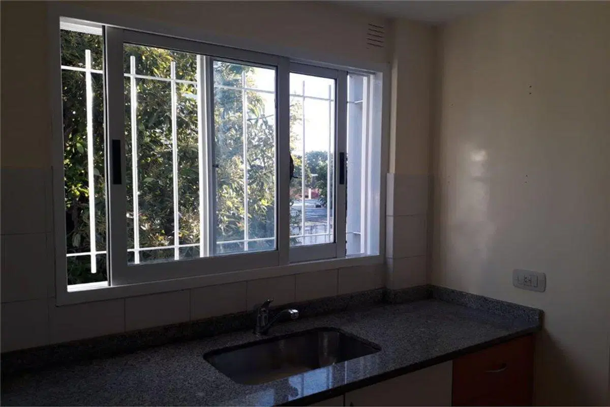 VENTA  MONOAMBIENTE  CON COCHERA EN MORON 4