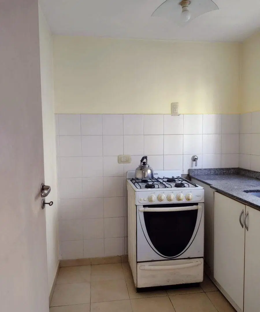 VENTA  MONOAMBIENTE  CON COCHERA EN MORON 5