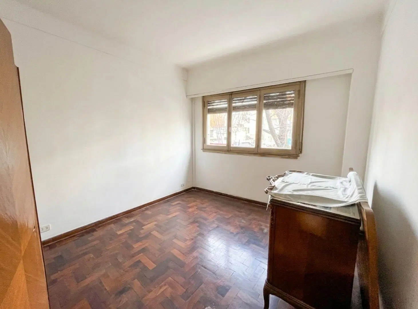 DPTO 4 AMB EN VENTA ALMAGRO C/BALCÓN AL FRENTE 3