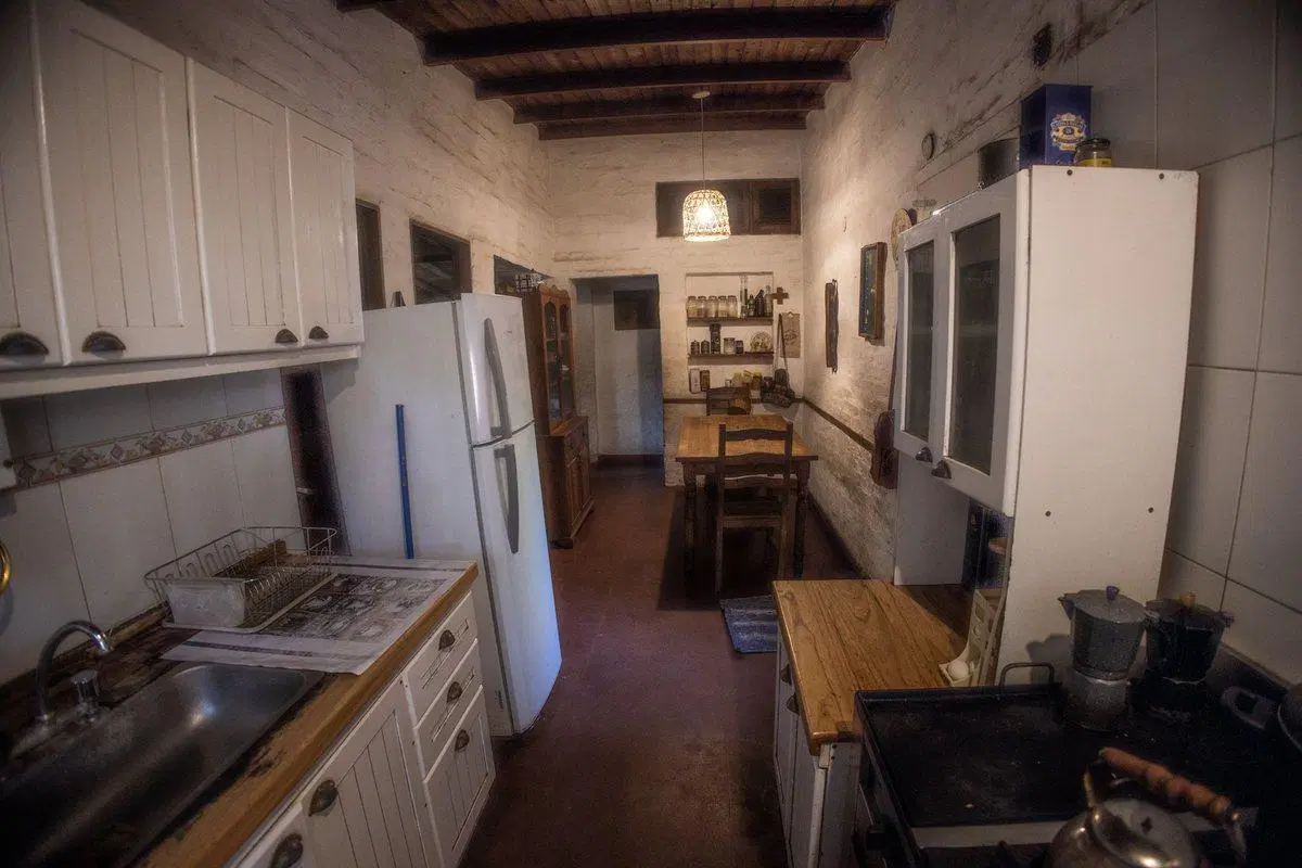 VENTA CASA 6 AMB. CON PARQUE + ESCRITORIO+LAVADERO 4