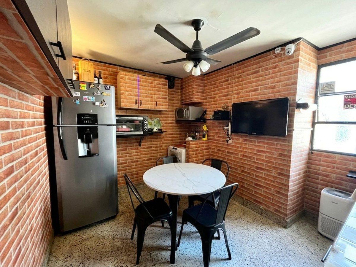 Foto de DEPTO 2 AMBIENTES EN VENTA BOEDO C/COCHERA, imagen 5