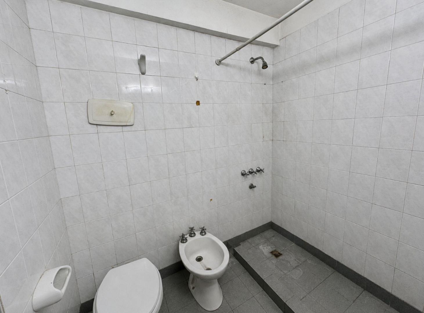 Foto de DEPTO 2 AMB EN VENTA BALVANERA PATIO Y BALCON, imagen 1