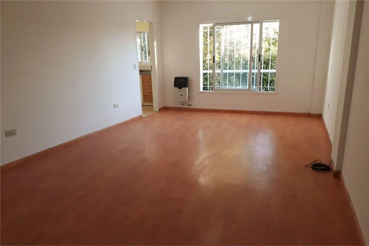 VENTA  MONOAMBIENTE  CON COCHERA EN MORON 8
