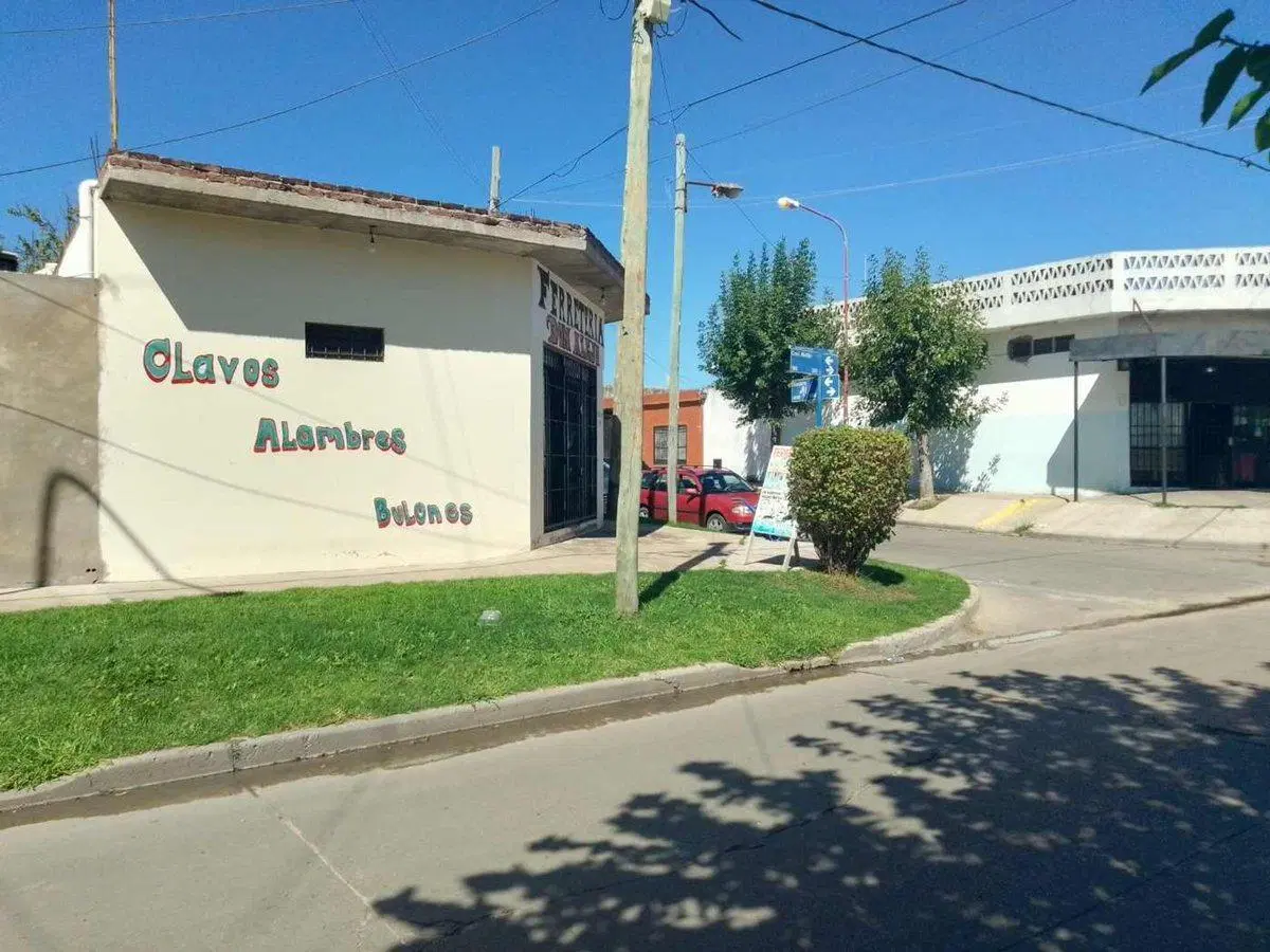 CASA 2 AMB VENTA GONZALEZ CATAN C/ LOCAL Y GALPON 8