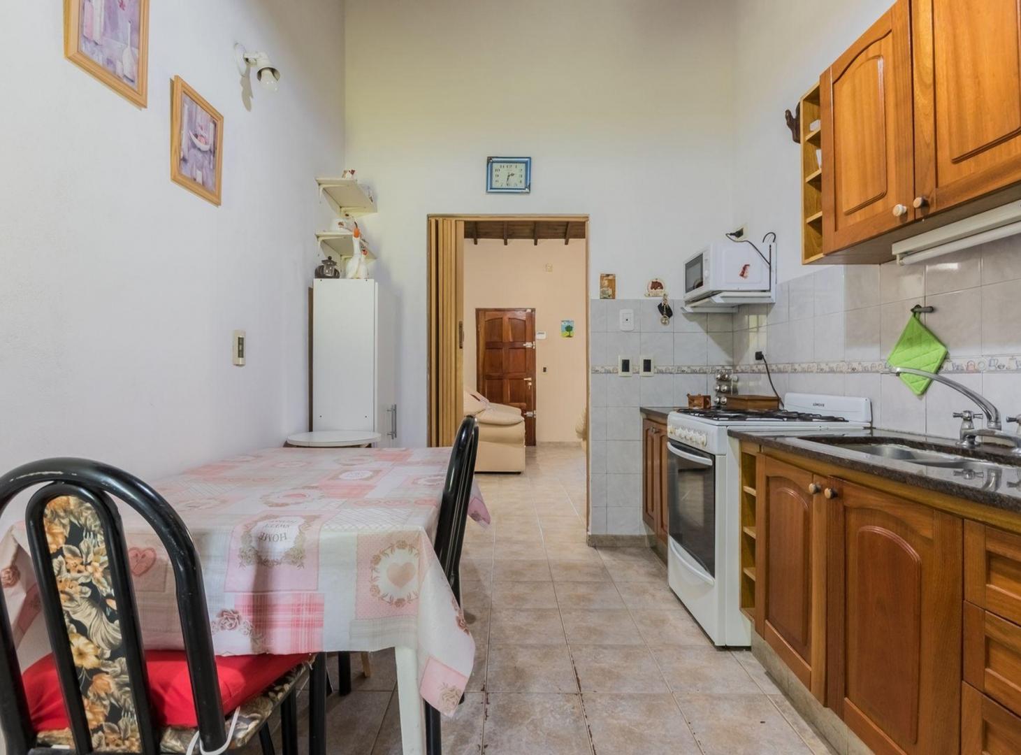 Foto de VENTA CHALET 4 AMB EN ITUZAINGO CON JARDIN, imagen 2