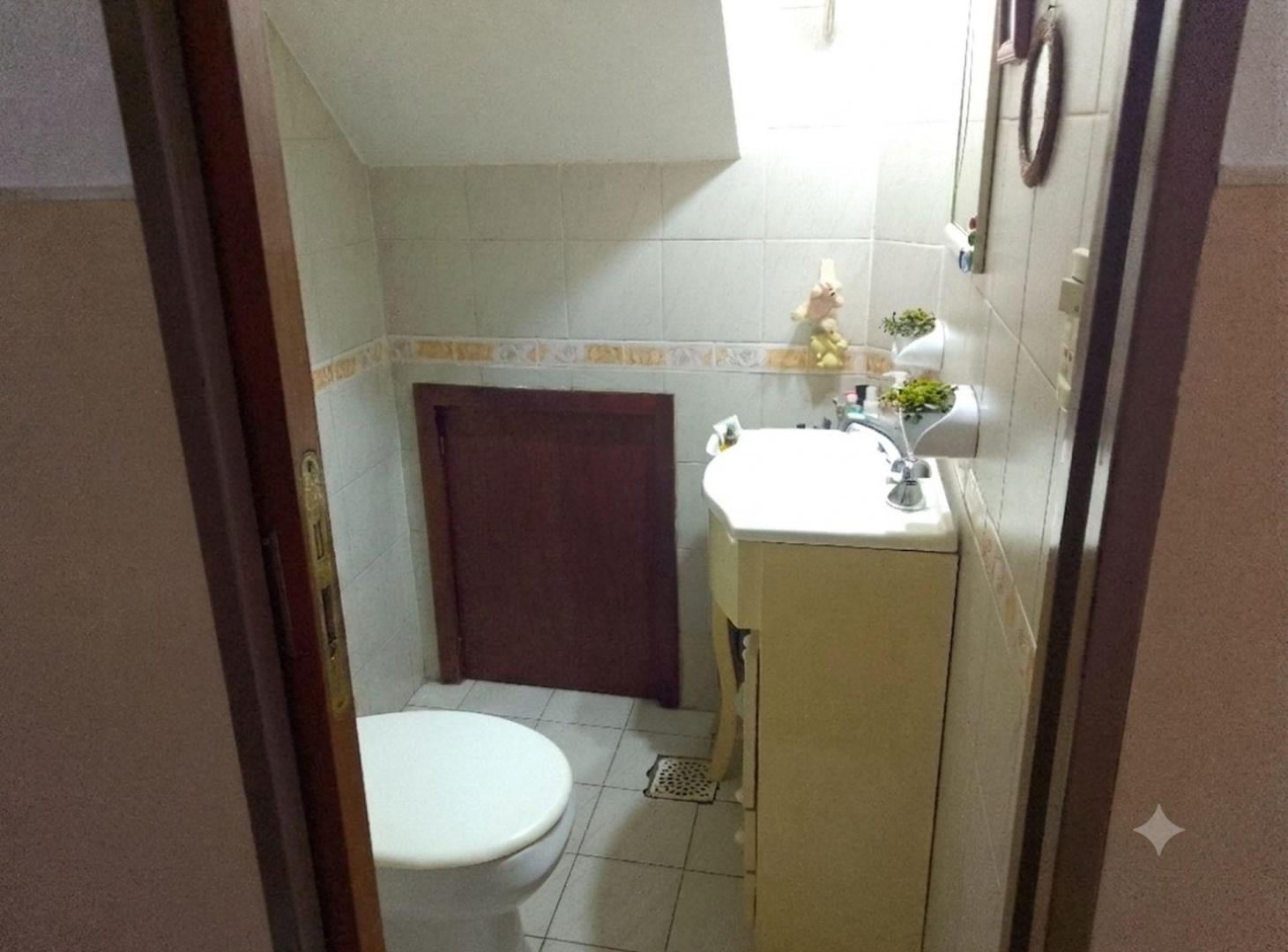 Foto de DUPLEX 4 AMB VENTA OLIVOS PATIO INTERNO COCHERA, imagen 2