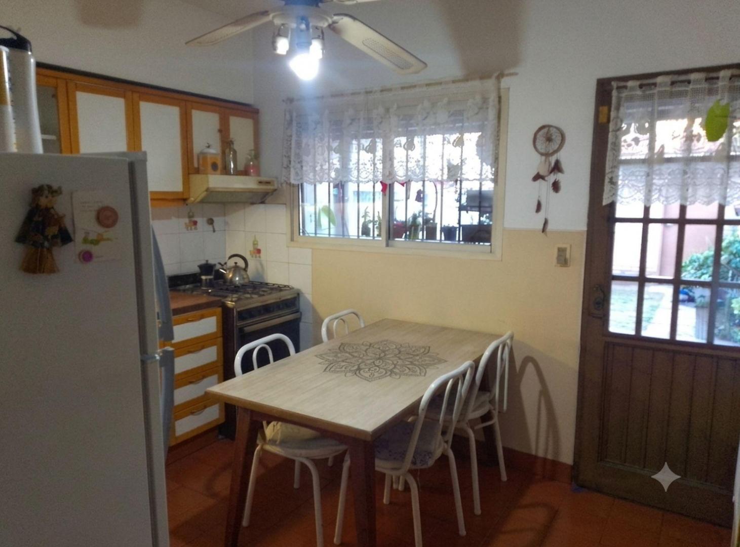 Foto de DUPLEX 4 AMB VENTA OLIVOS PATIO INTERNO COCHERA, imagen 1