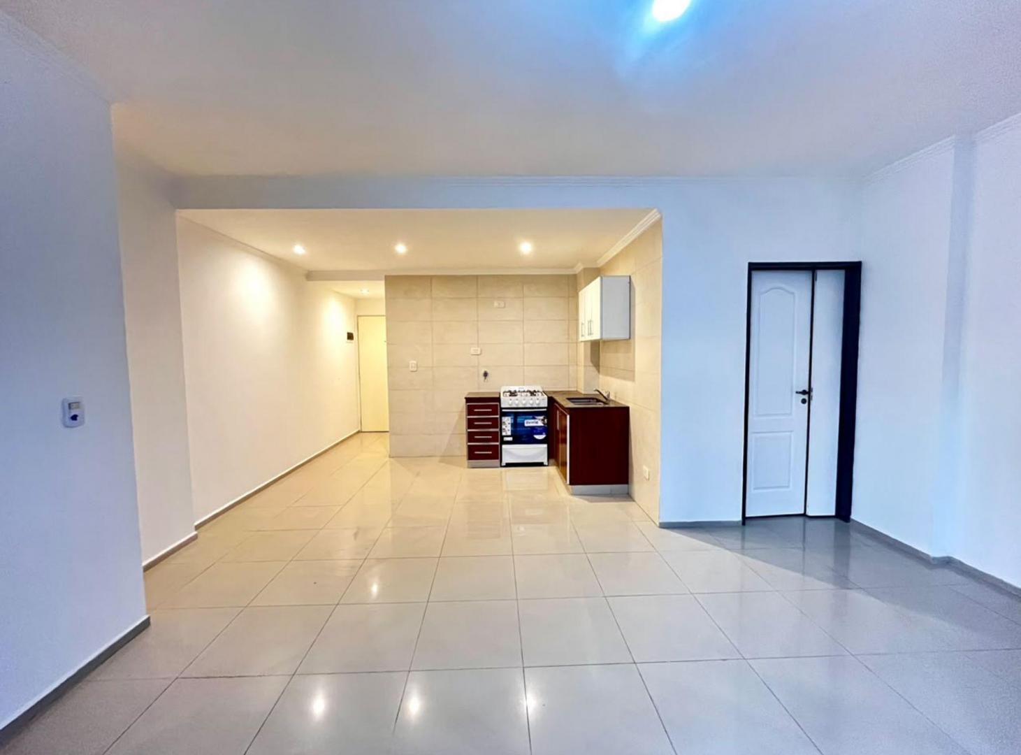 Foto de MONOAMBIENTE ALQUILER FLORESTA CON BALCÓN, imagen 3