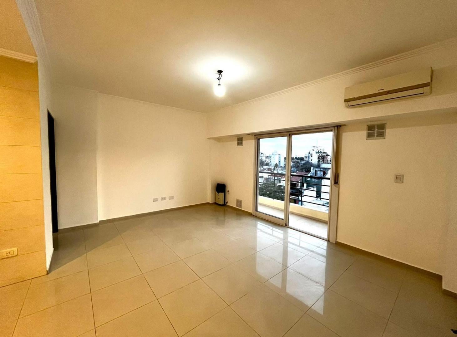 Foto de MONOAMBIENTE ALQUILER FLORESTA CON BALCÓN, imagen 4