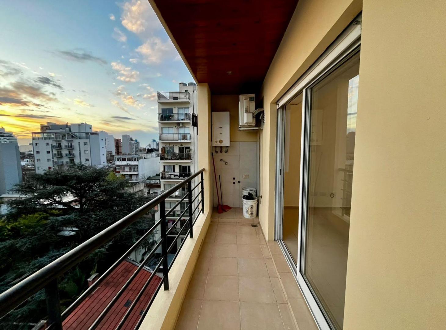 Foto de MONOAMBIENTE ALQUILER FLORESTA CON BALCÓN, imagen 2