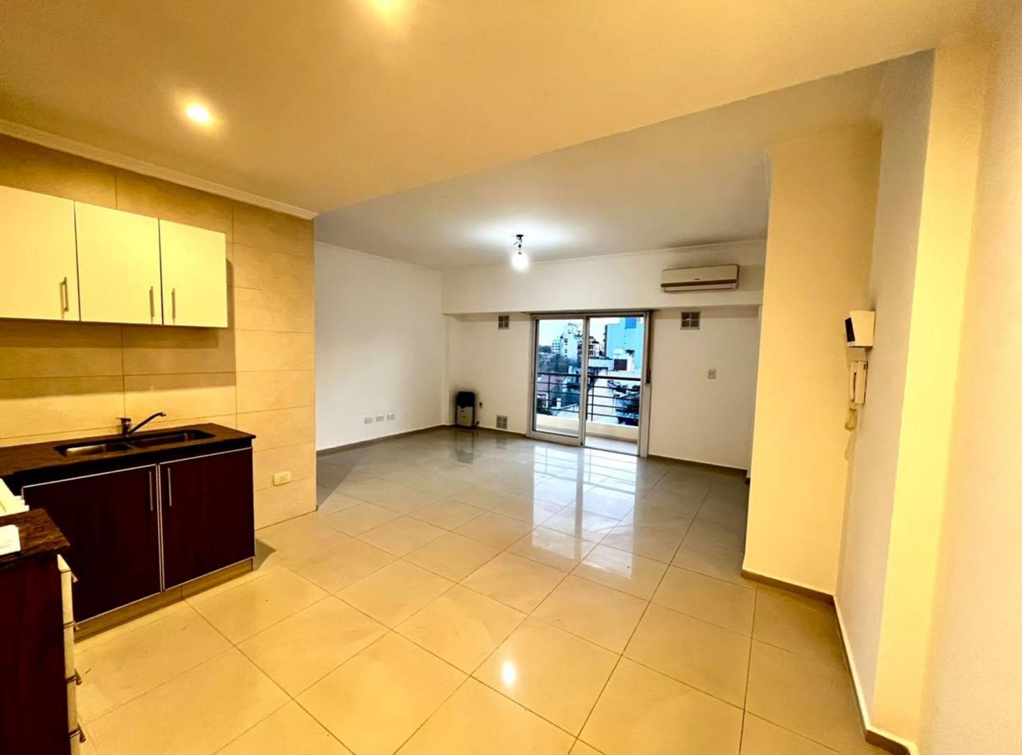 Foto de MONOAMBIENTE ALQUILER FLORESTA CON BALCÓN, imagen 1