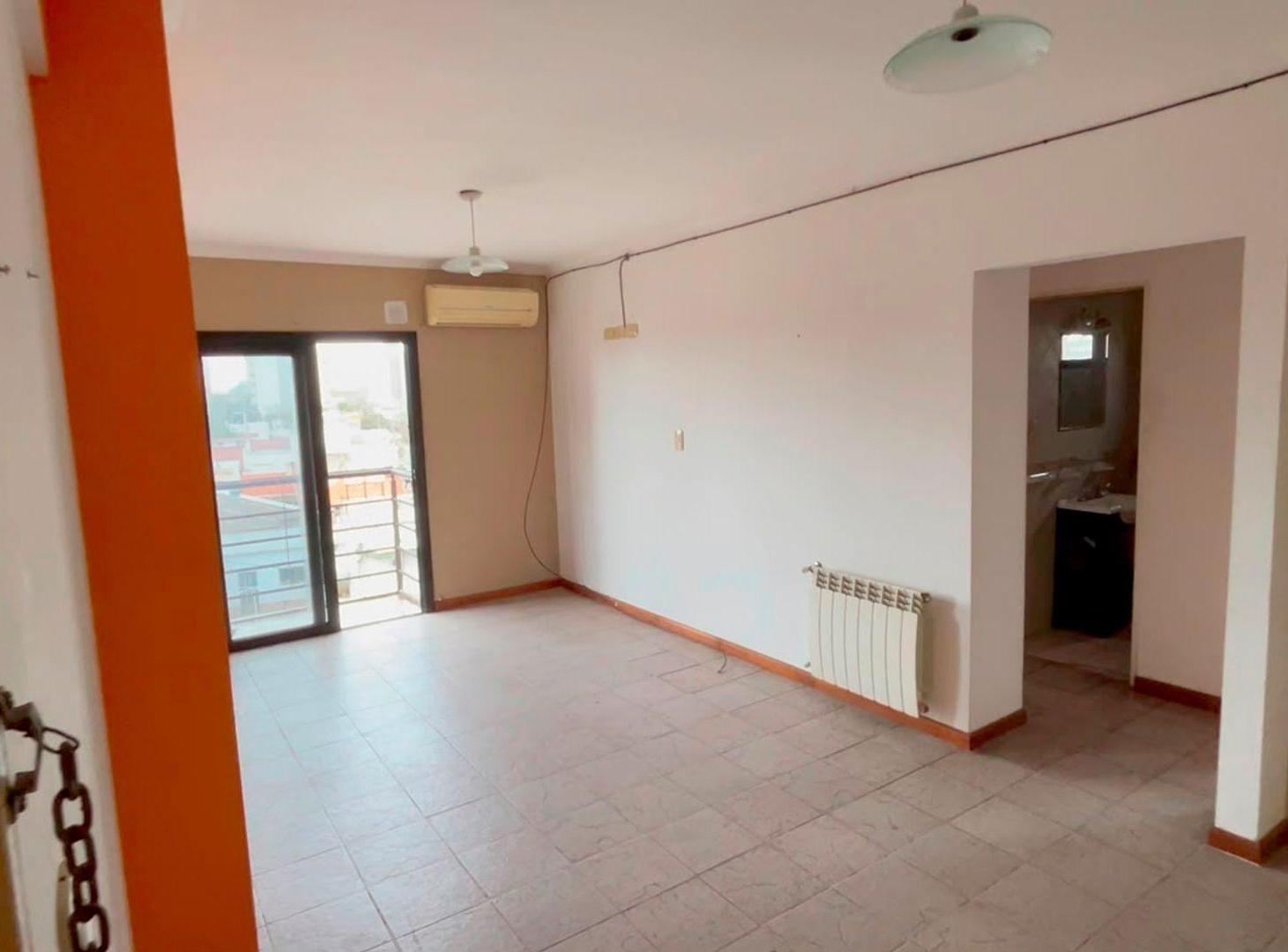 Foto de DEPTO 3 AMB VENTA BERAZATEGUI CENTRO 3 BALCONES, imagen 1