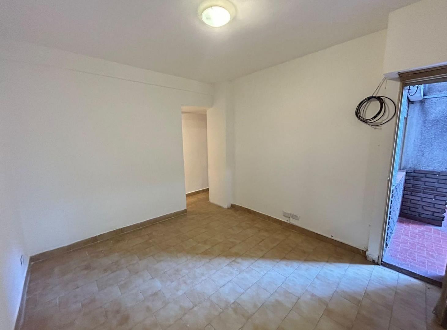 Foto de VENTA DEPTO 2 AMBIENTES BALVANERA CON PATIO, imagen 4