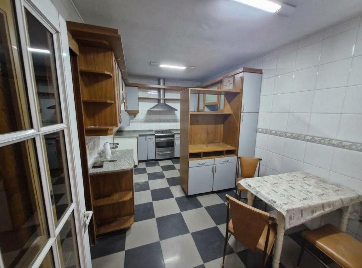 Foto de Casa 6 ambientes en venta en Boedo con cochera, imagen 2