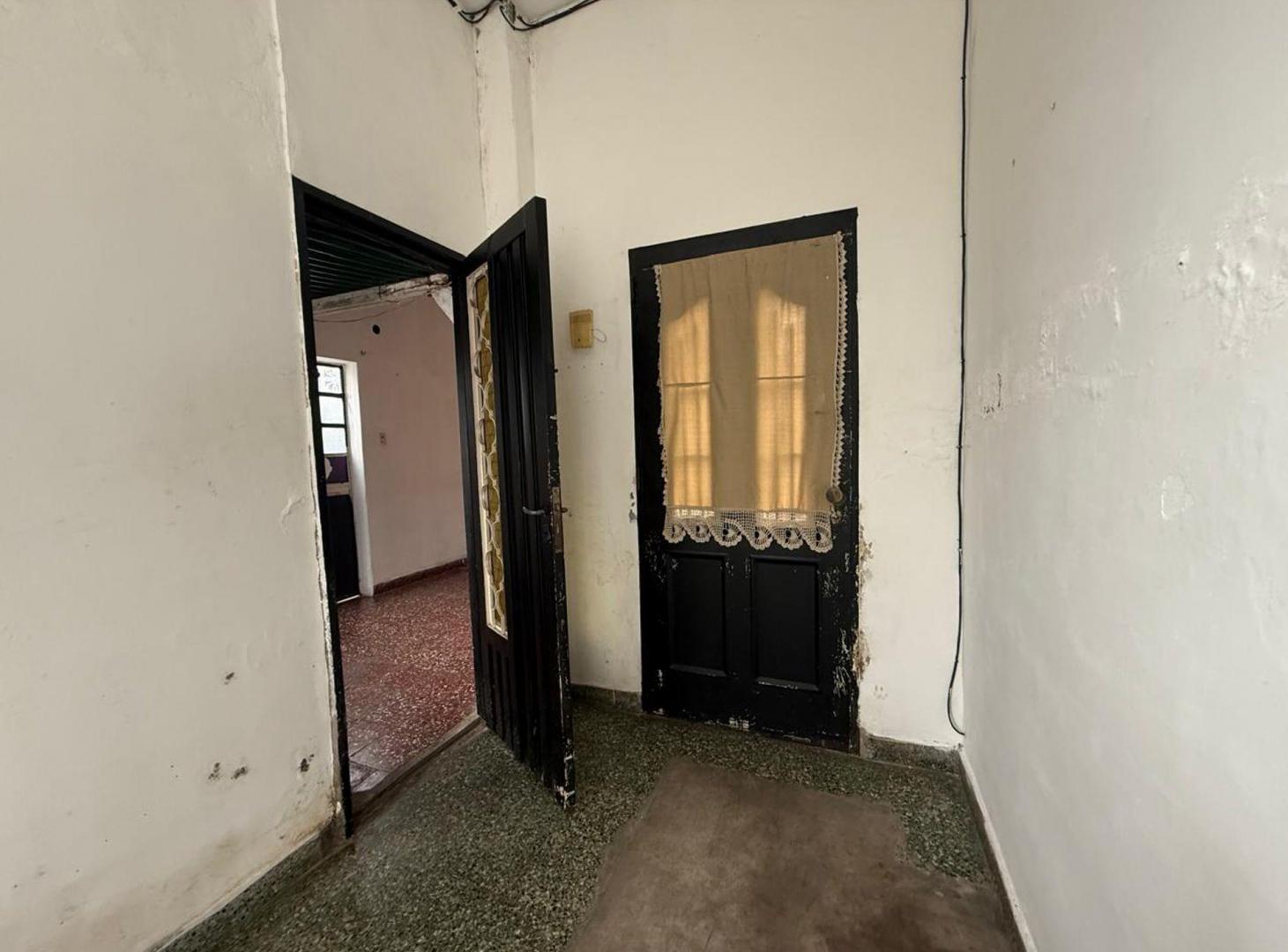 Foto de CASA VENTA 4 AMB CON TERRAZA JARDIN Y GARAGE, imagen 2