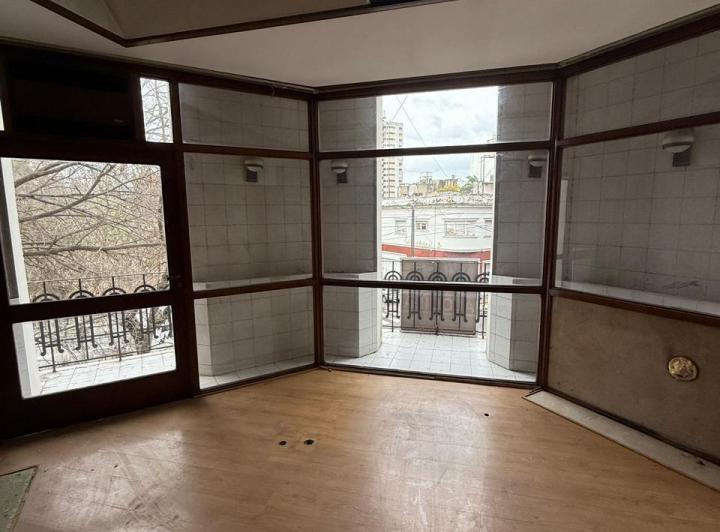 Oficina en alquiler en calle 4 e/ 44 y 45 4