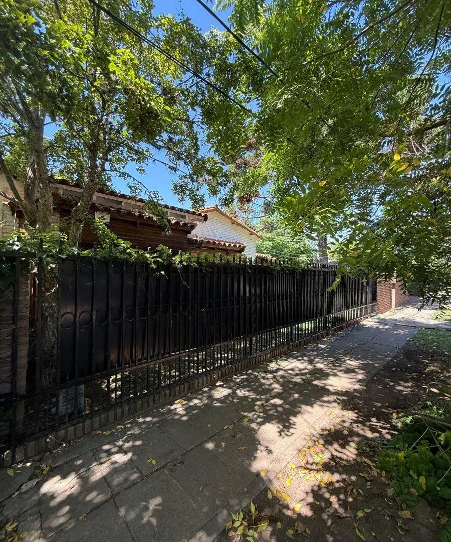 Casa sobre calle 472 con 30 mts de frente, ideal comercio entre 13A y 13B 3