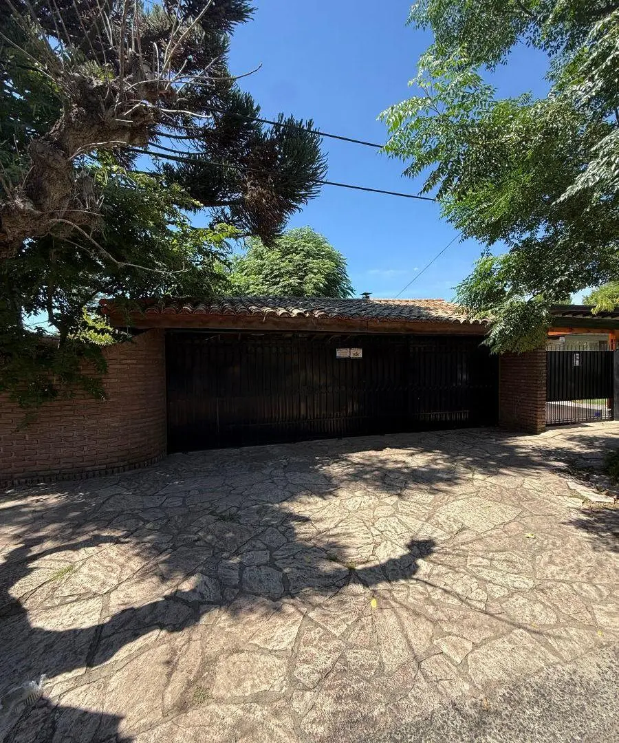 Casa sobre calle 472 con 30 mts de frente, ideal comercio entre 13A y 13B 5
