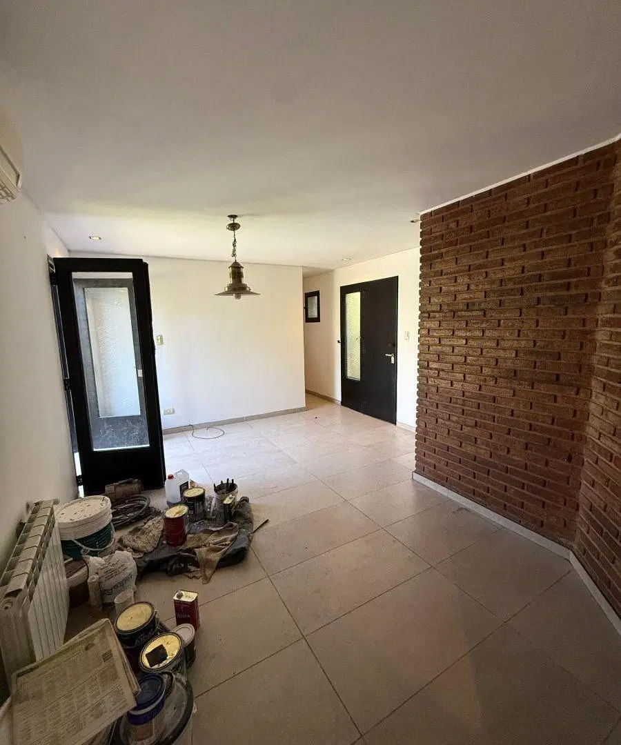 Excelente casa en venta en City Bell 3