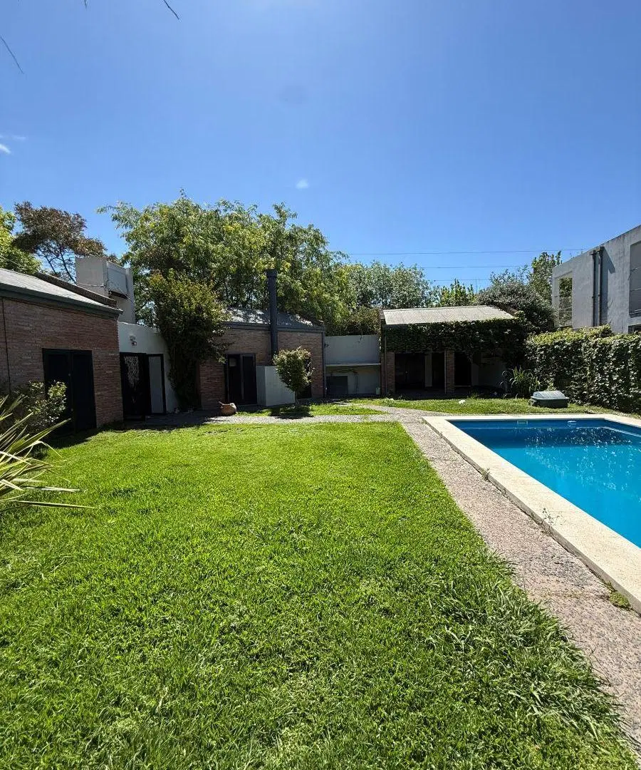 Excelente casa en venta en City Bell 1
