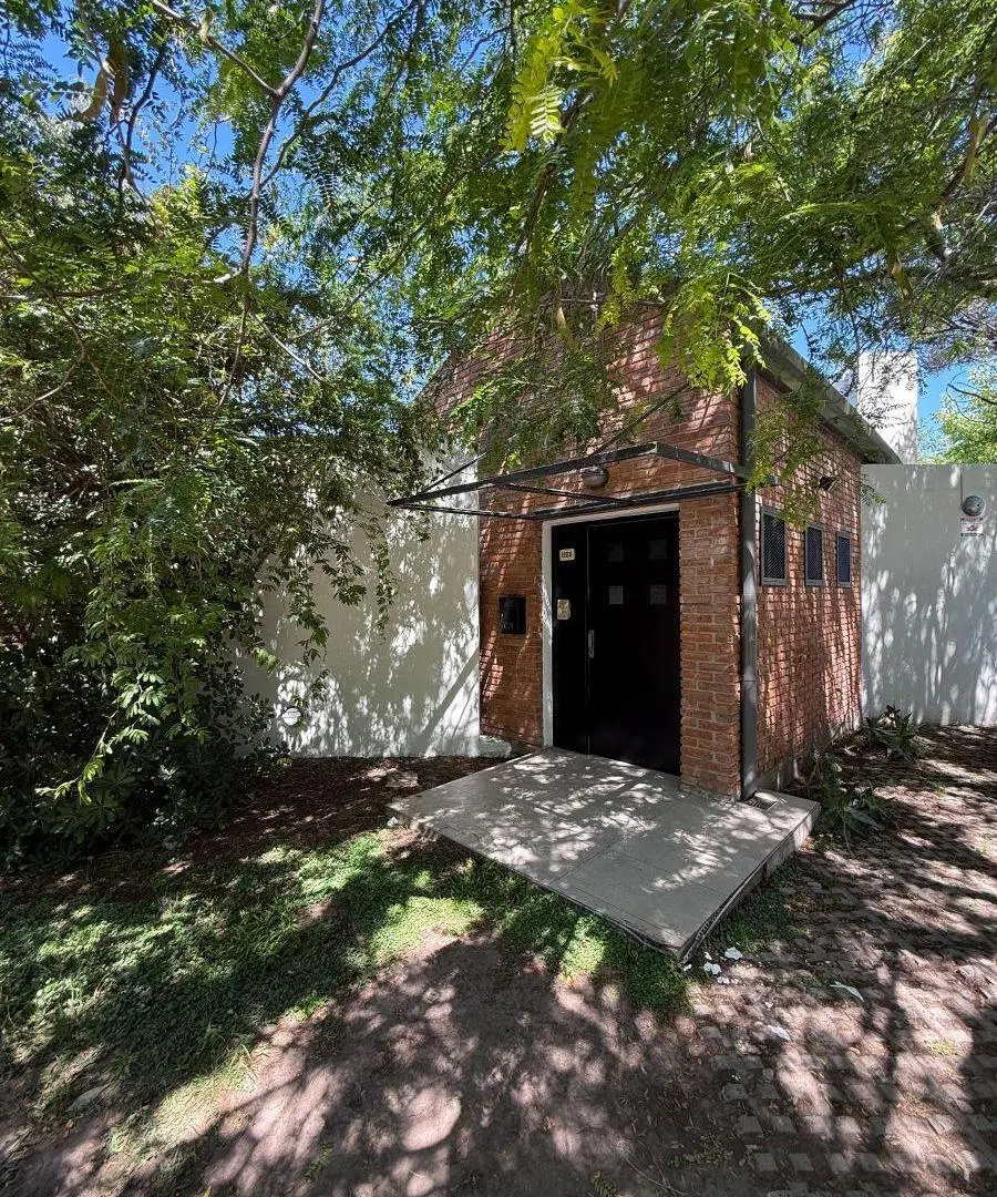 Excelente casa en venta en City Bell 2
