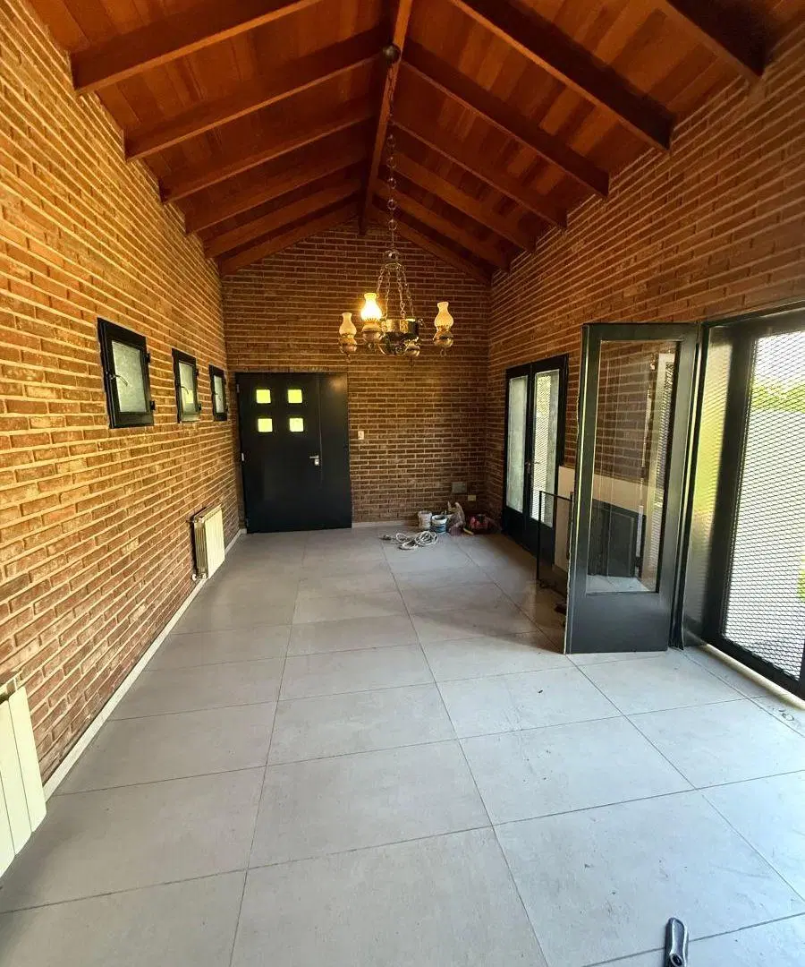 Excelente casa en venta en City Bell 3